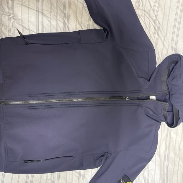 스톤 아일랜드 40427 라이트 소프트 쉘 후드 블루종 네이비 블루 - 