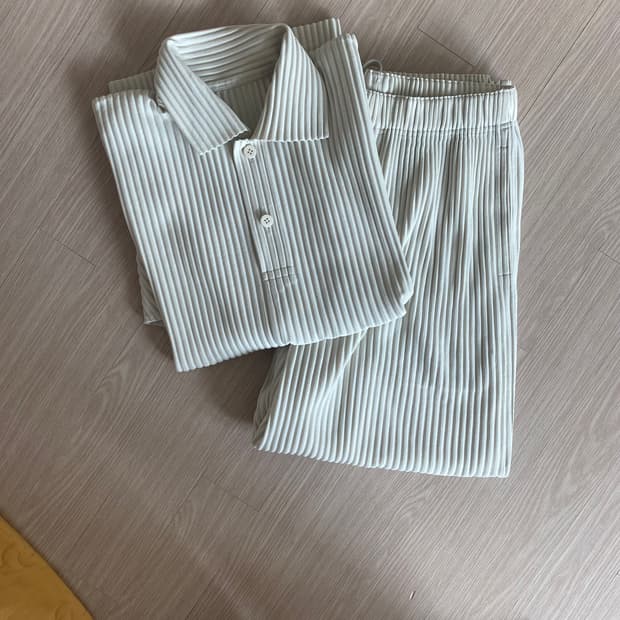 옴므플리세 아이보리 셋업 애