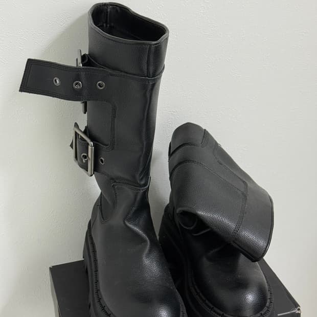 자라 가죽 부츠