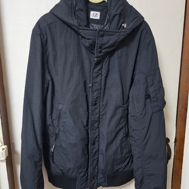 cp컴퍼니 패딩 블랙 95사이즈
