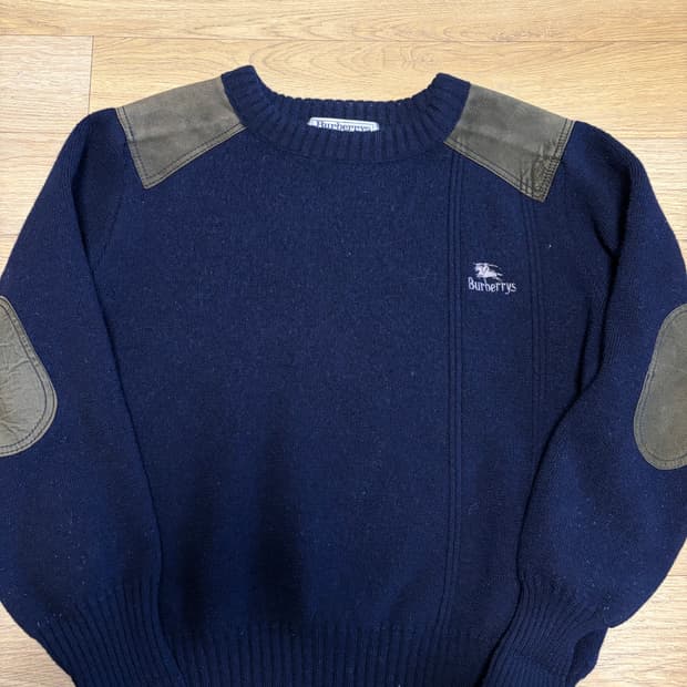 버버리 두툼 올드스쿨 패치 크롭니트 95