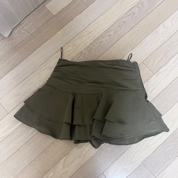 자라 오네갸루 로우 러플 스커트 카키