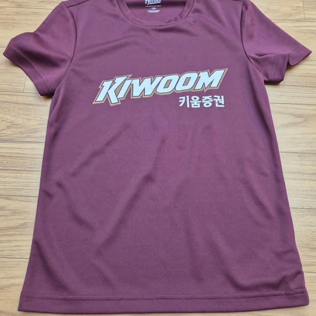 키움 히어로즈 이정후 마킹 티셔츠 판매합니다
사이즈는 130입니다
색상은