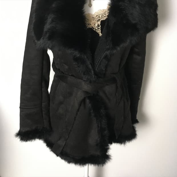 Black belt fur mustang