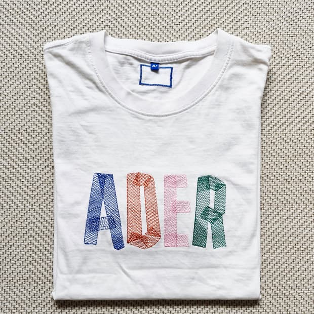 아더에러 멀티컬러 자수 로고 반팔티 3
