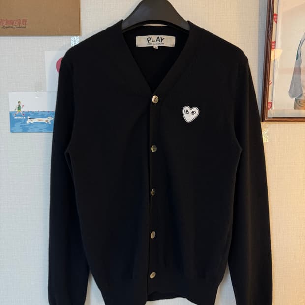 [S]꼼데가르송 플레이 화이트와펜 가디건 블랙