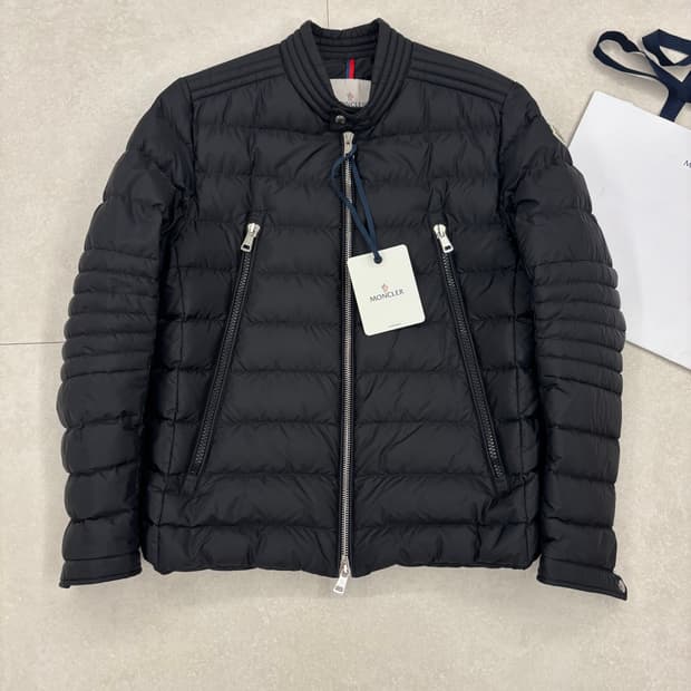 23fw 몽클레어 아미오 남성 패딩 블랙 5사이즈