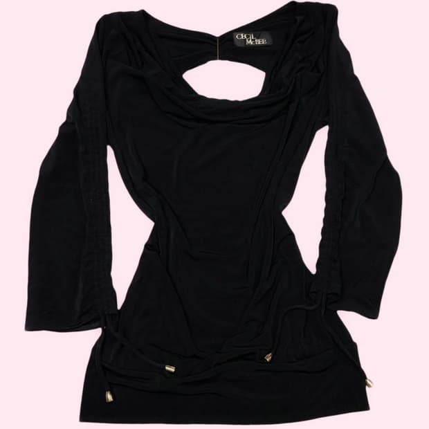 Cecil McBee 세실맥비 오네갸루 금장 포인트 셔링 오프숄더 티