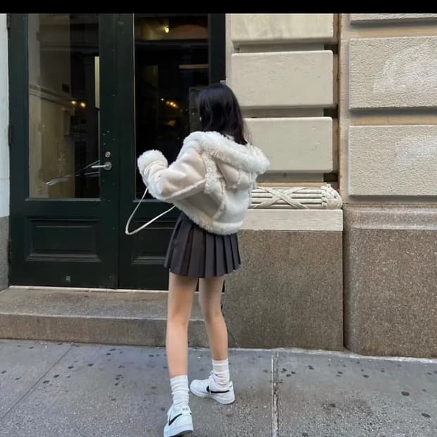 쓰리타임즈 베이비 후디 퍼코트 무스탕