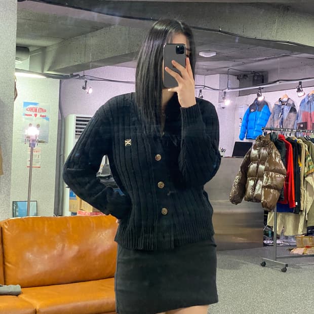 세터 파로 블랙 부클 가디건 B4105