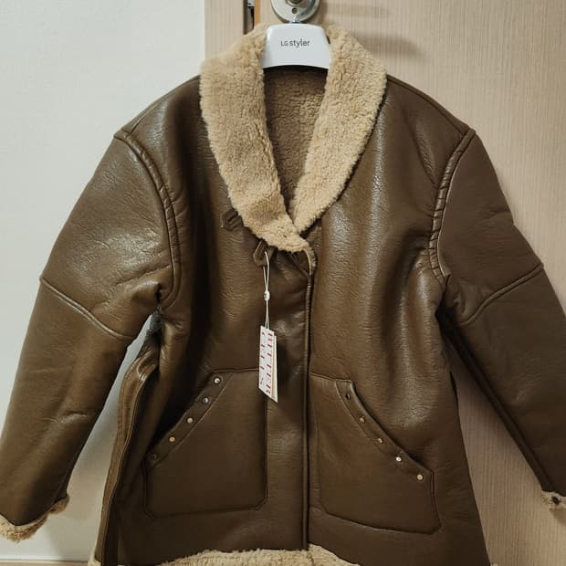 비터셀즈 무스탕 새상품 프리사이즈
택있음 