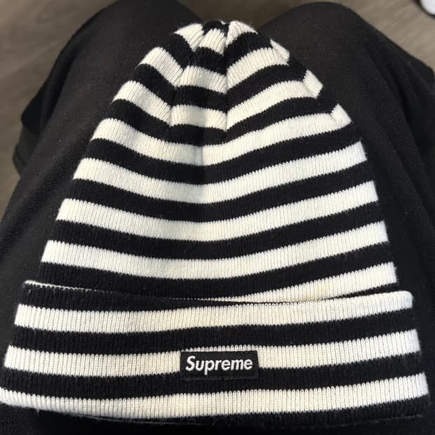 아주 귀여운 슈프림 비니