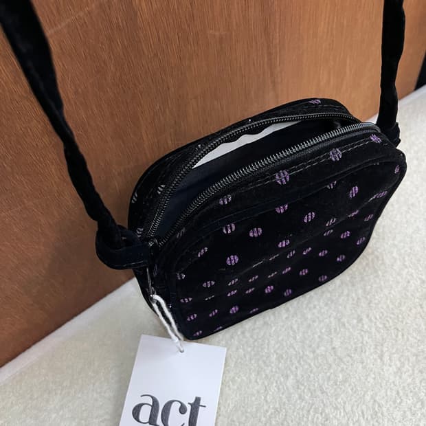 도트 패턴 벨벳 미니백 