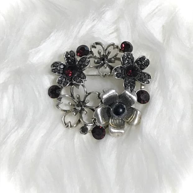 빈티지 오리엔탈 꽃 리스 브로치