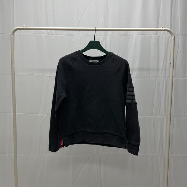 톰브라운 사선완장 래글런 와플 니트 맨투맨 차콜 [3]