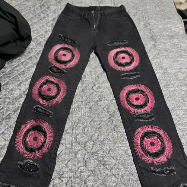 블랙 자수 팬츠