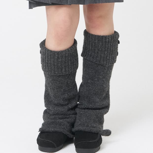 미세키서울 버튼 니트 레그 워머 차콜