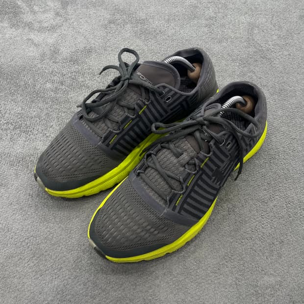 언더아머 러닝화