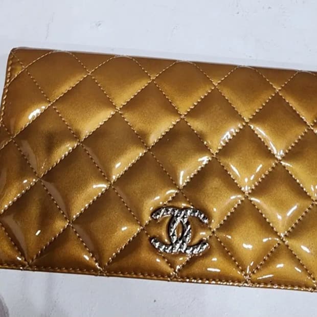 샤넬 페이던트 금장 큐빅 장지갑