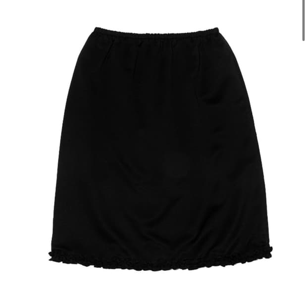 모어쥬드 글로시 프릴 스커트 블랙