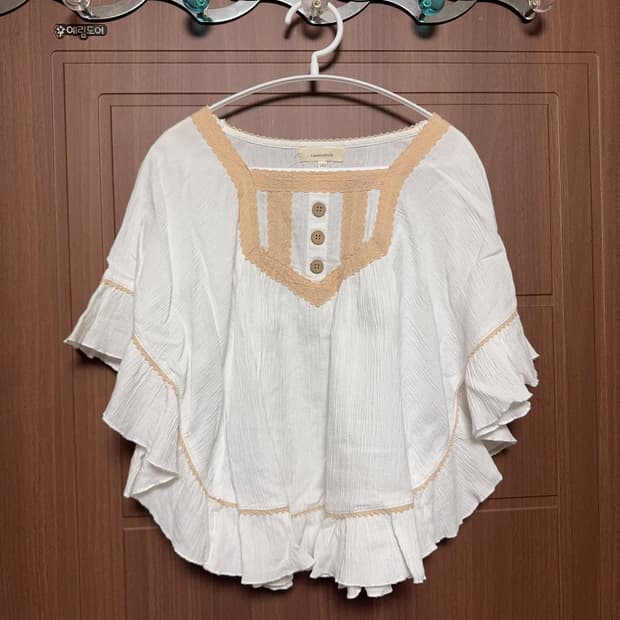 모리걸 하구미 라떼갸루 일본 빈티지 우드단추 판쵸 블라우스