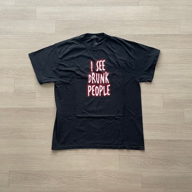 ‘I SEE DRUNK PEOPLE’ 빈티지 티셔츠