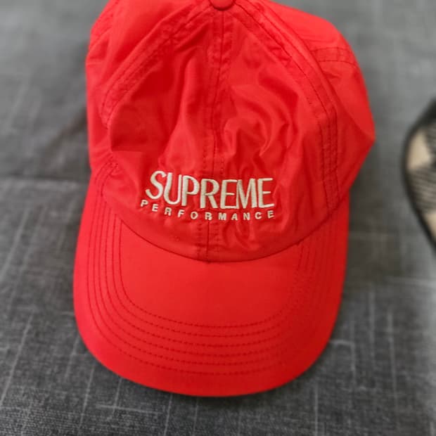 슈프림 퍼포먼스 캡