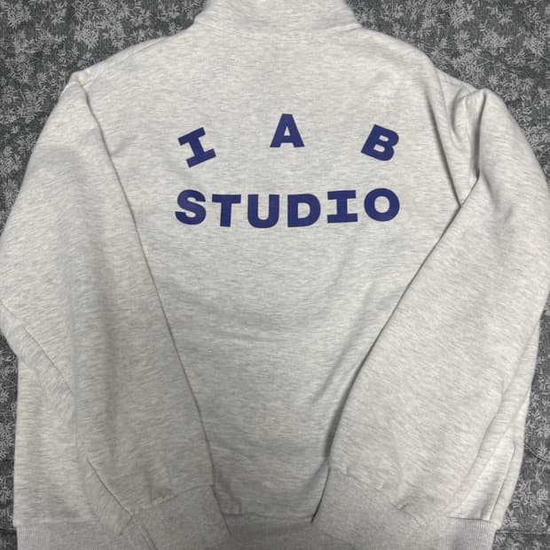 [M] IAB 스튜디오 하프집업 라이트그레이