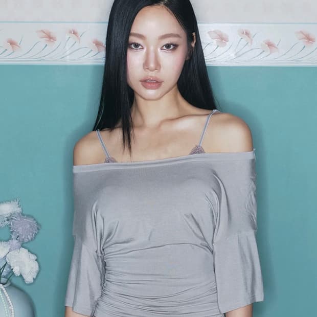 Vin U-Neck Shirring Short Sleeve Top