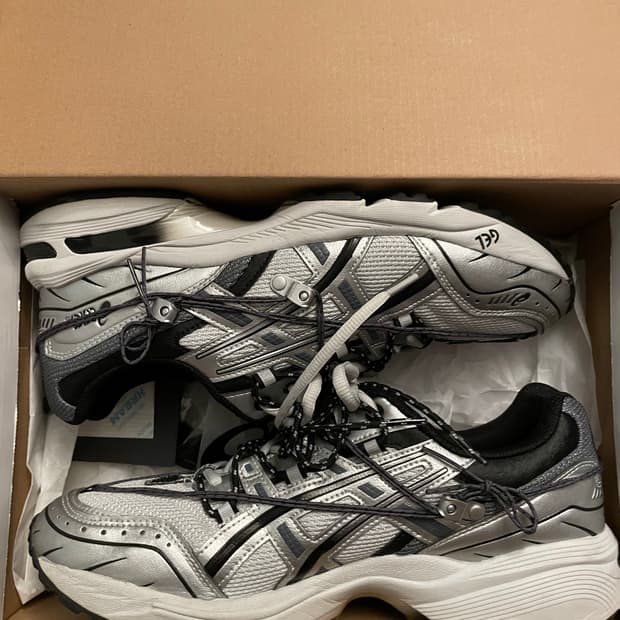 280 아식스 x 엔더슨벨 젤 1090 글레이셔 그레이 실버