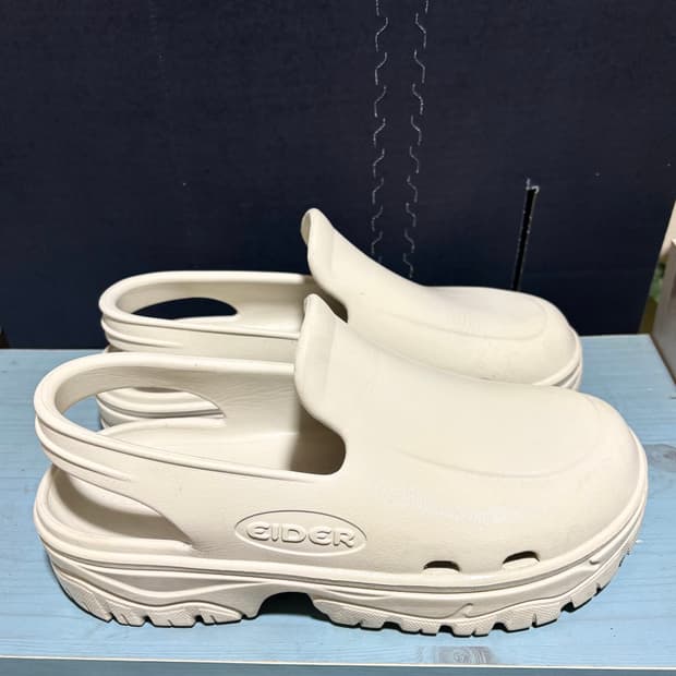 아이더 샌들 슬리퍼 크림색 240사이즈
