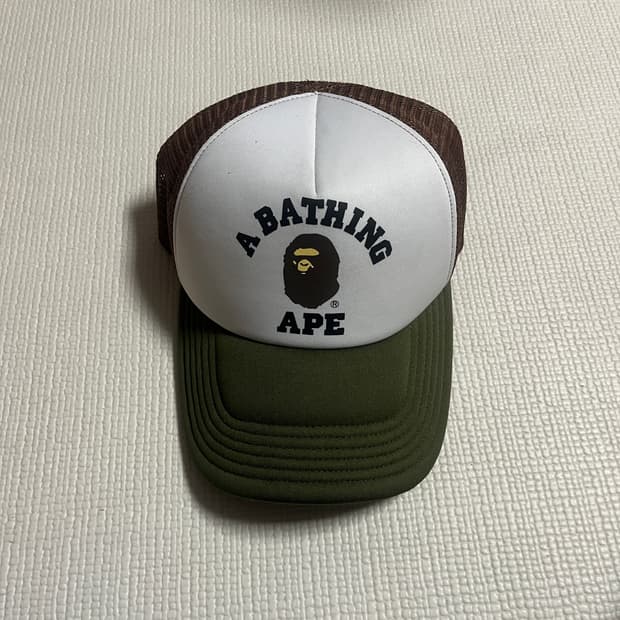 베이프 컬리지 메쉬 캡 카키