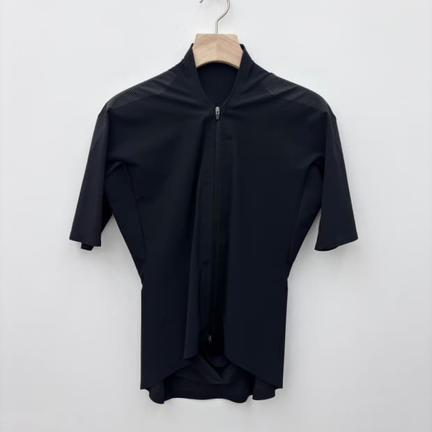 JOHANNA PARV 24SS ZIP TOP BLACK