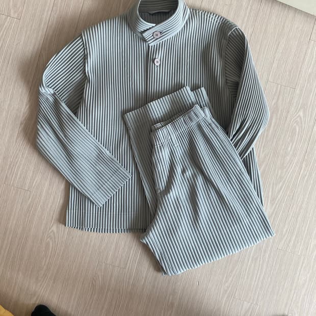 옴므플리세 멜란 그레이 하이넥 셋업