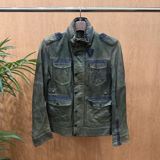 디젤 밀리터리 레더 필드 자켓 배색 에폭 장식 로고 패치 디테일 카키