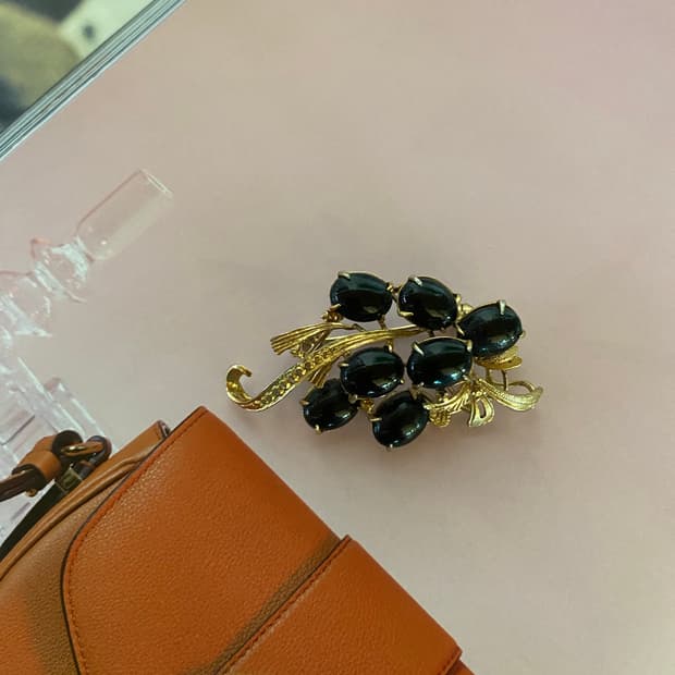 빈티지 블랙 글라스스톤 포도송이 브로치