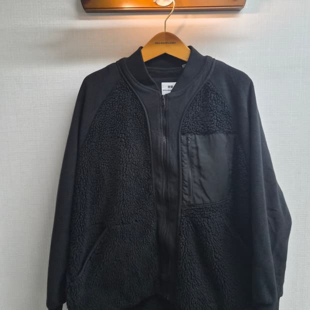 XL) 유니클로 x 화이트 마운티리어닝 후리스 점퍼 팝니다