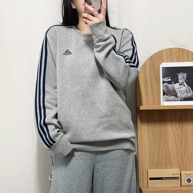 [정품] 아디다스 그레이 네이비삼선 기모 맨투맨 [ 105 ]