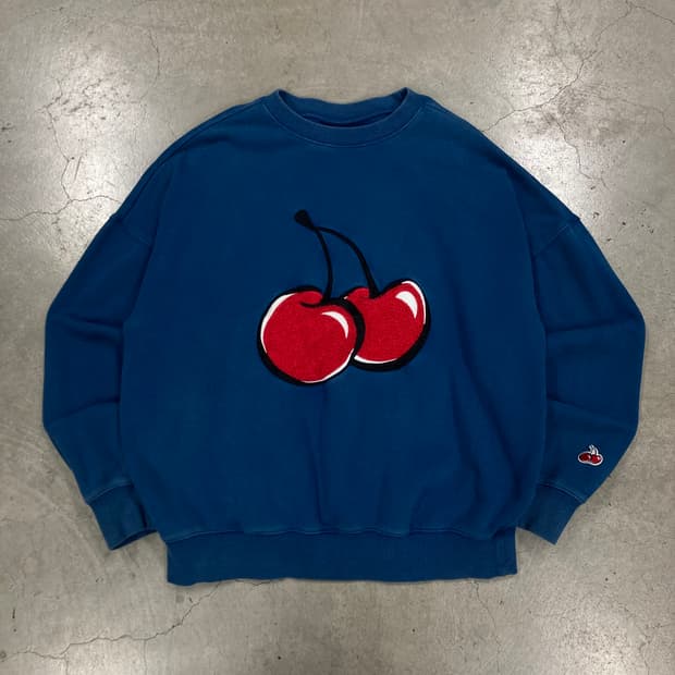 키르시 블루 컬러 체리 빅로고 맨투맨