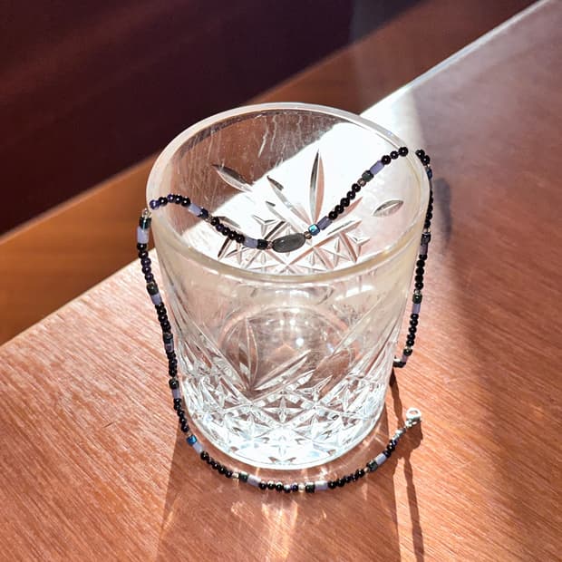 Midnight Forest): 어두운 숲속의 신비로움