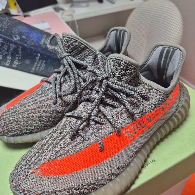 아디다스 이지부스트 350 V2 벨루가