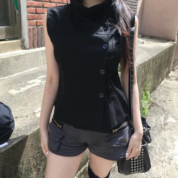 버튼 하이넥 나시 탑