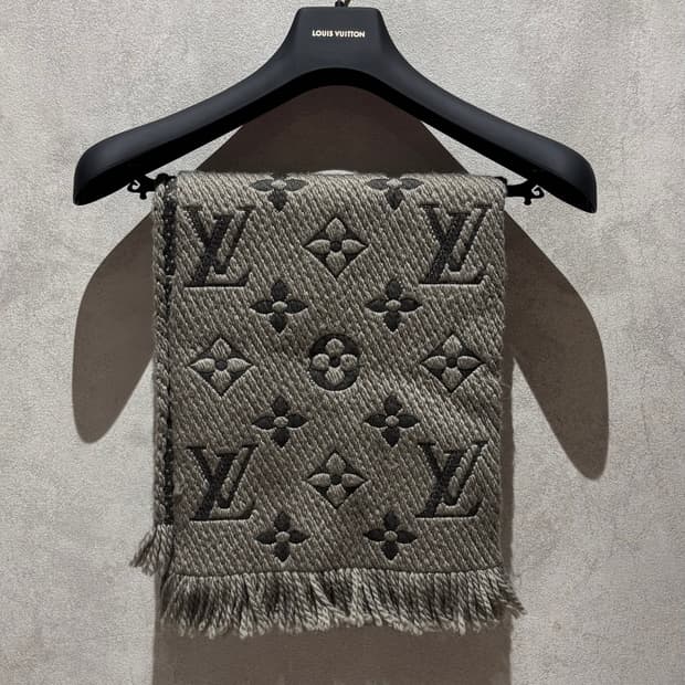 A+ / 루이비통 로고마니아 머플러 블랙