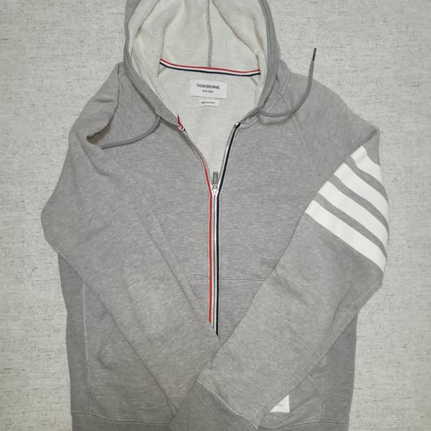 톰브라운 후드집업 2사이즈 팝니다