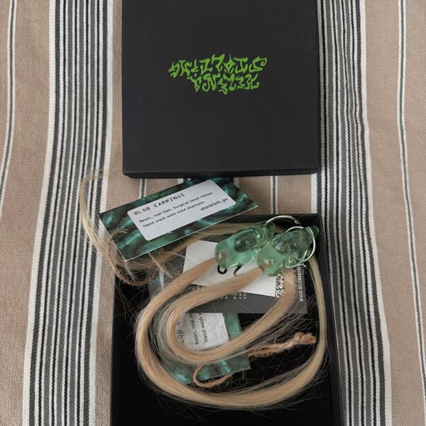 헬레나 스톨팅 헤어 귀걸이