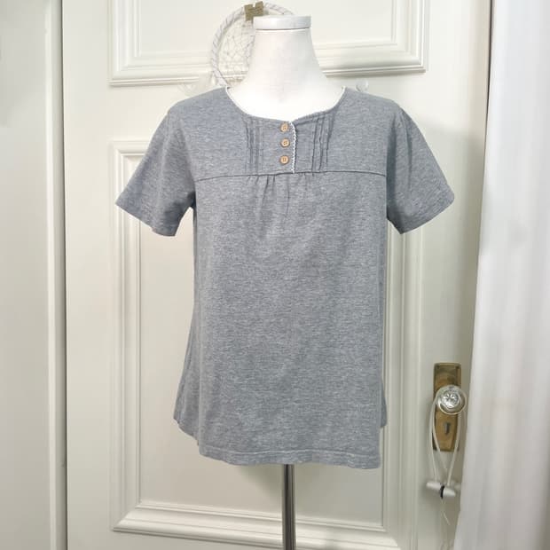 gray lace trim mori half top