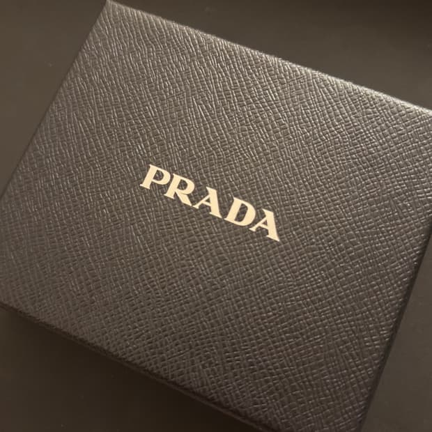 프라다 지갑  판매