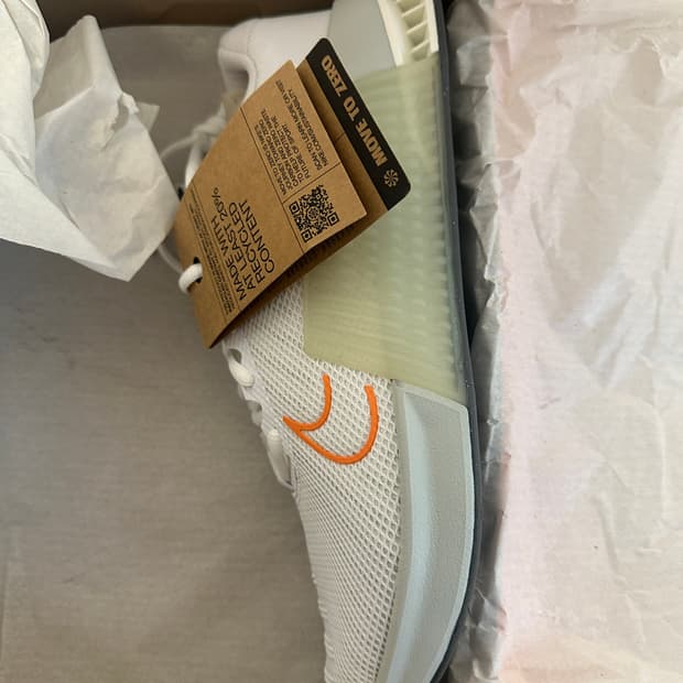 나이키 메트콘 9 화이트 브라이트 만다린