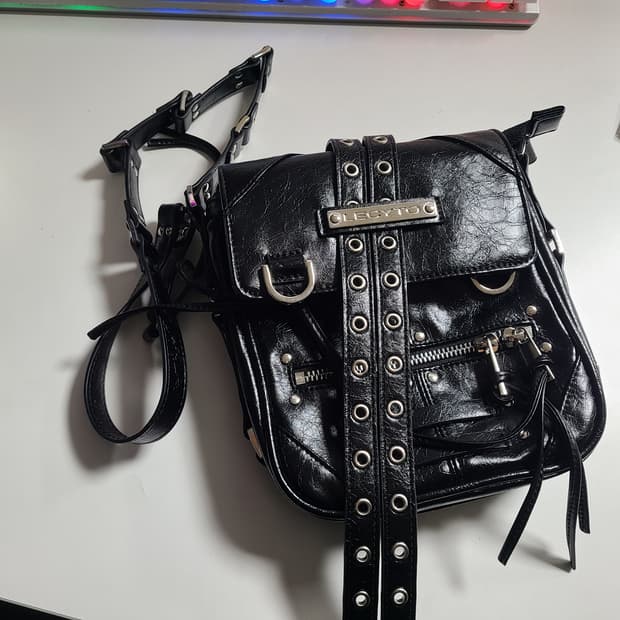 레시토 크로스백