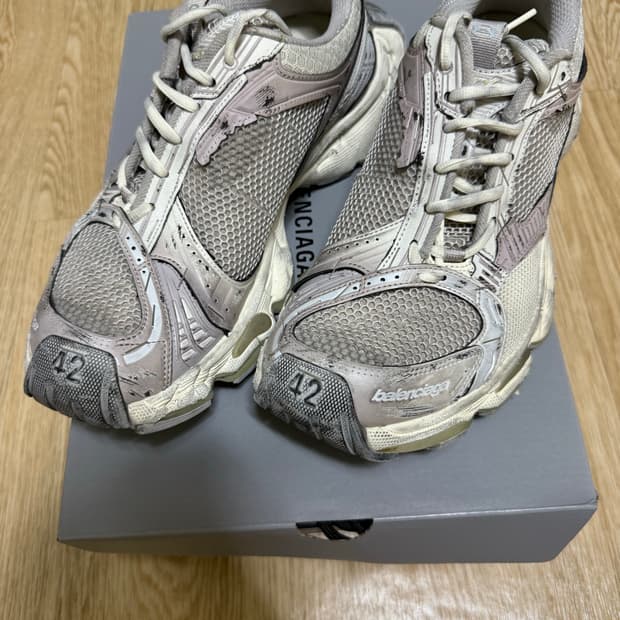 42 발렌시아가 스테이플러 스니커즈 에그쉘